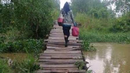 Foto Ilustrasi guru di desa terpencil