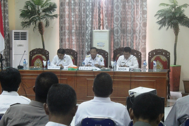 Penjabat Bupati Adrianus Nixon Watung Saat Membuka Sosialisasi Pamsimas