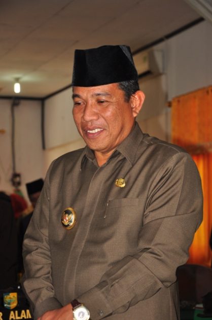 Bupati Bolmut Drs Hi Depri Pontoh