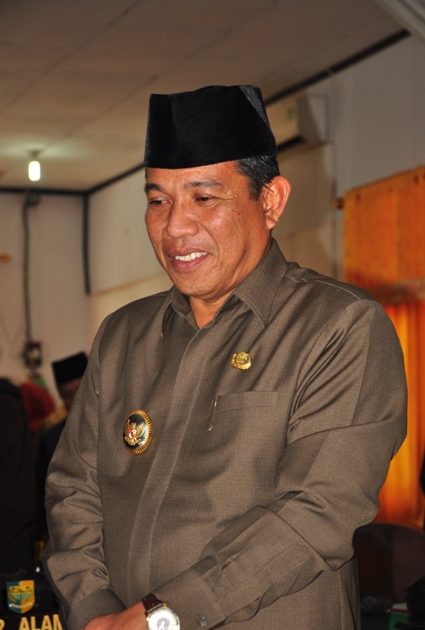 Bupati Bolmut Drs Hi Depri Pontoh