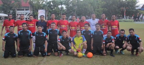 Foto Bersama Tim Daagon FC Bolmong dan Tim Mortal Combat Pemkot Manado Usai Pertandingan