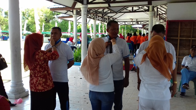 Darma Wanita Pemkot Kotamobagu Gelar Lomba Pasang Dasi