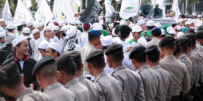 Puluhan Ribu Massa Diklaim Kawal Pemeriksaan Rizieq Shihab