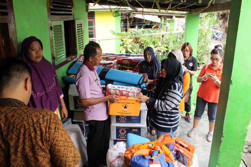 BPBD Salurkan Bantuan Bagi Warga Korban Keganasan Gelombang Laut