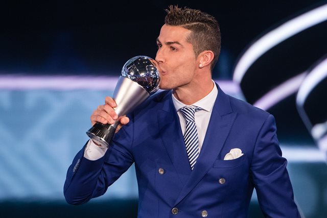 Ronaldo Gaet Penghargaan Best Player FIFA Tahun 2016