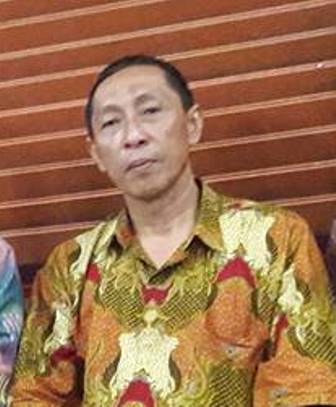 Sekretaris Badan kesbangpol Kota Kotamobagu Hamzah Kastur