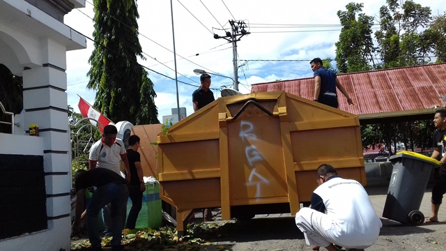 BKPD gelar kerja bakti di sekitar Kantor Pemkot Kotamobagu