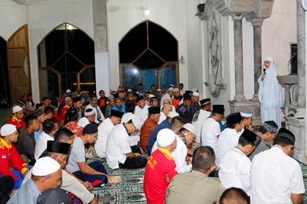 suasana shalat subuh berjamaah