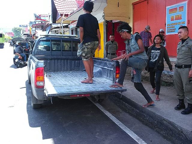 Satpol-PP Amankan Lima Orang Anak Punk