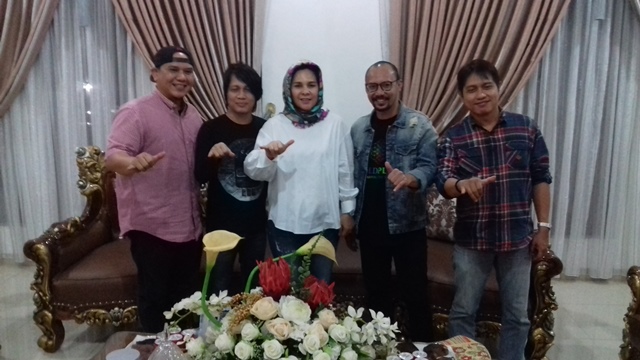 Tatong Menjamu Makan Malam Musikimia di Rudis