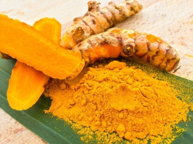 PERBANYAK MENGKONSUMSI KUNYIT DAPAT MELANCARKAN PENCERNAAN DAN JANTUNG SEHAT