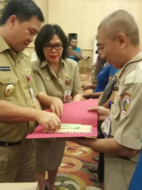 Kotamobagu dapat Bantuan Aslut untuk 50 Warga Lansia