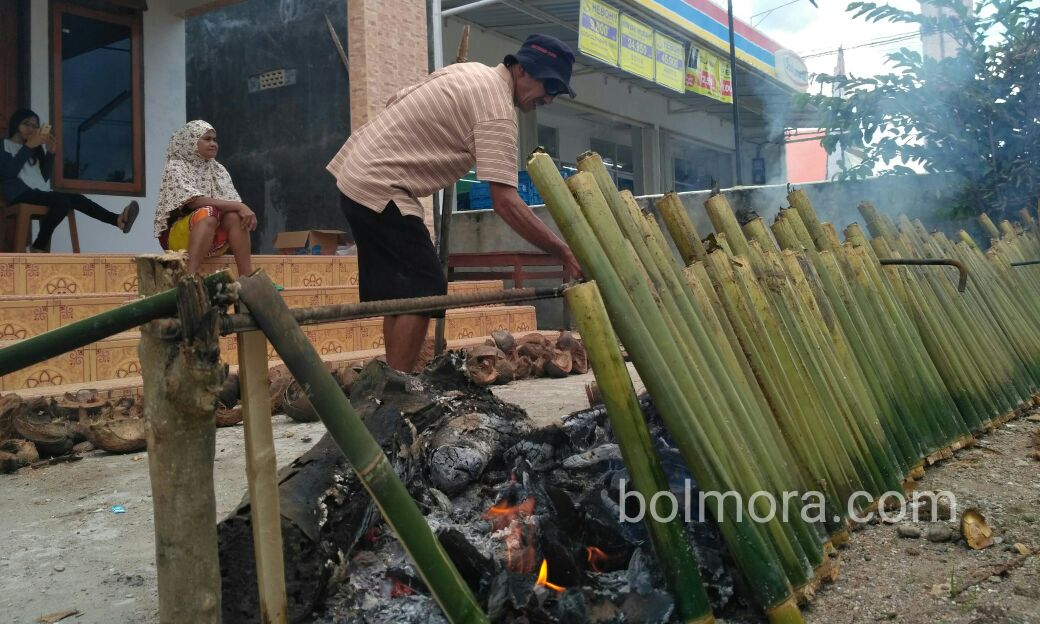 Warga Motoboi Besar Gelar Tradisi Kuliner Binarundak