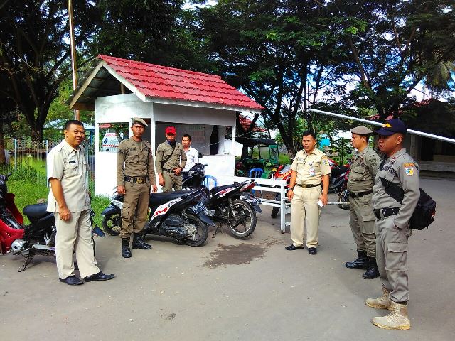 Satpol PP Cegat Petugas PLN Saat Penertiban Aliran Listrik di RSUD