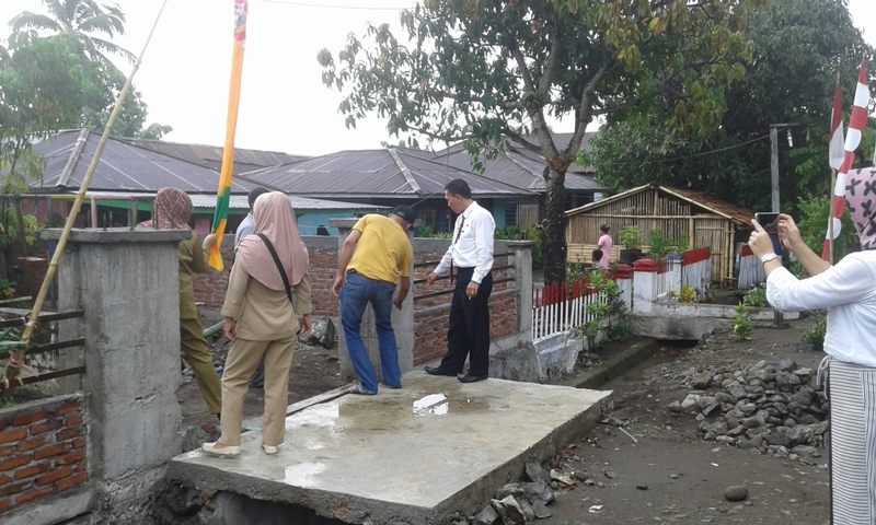 Camat Bolaang Timur Tinjau Pekerjaan Dandes