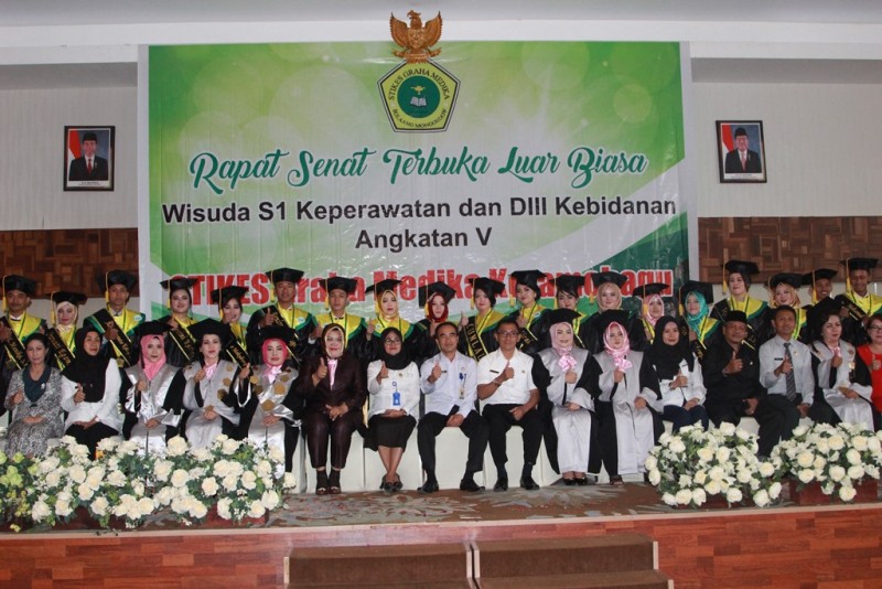 Wakili Wali Kota, Adnan Hadiri Rapat Senat Luar Biasa Stikes Graha Medika Kotamobagu