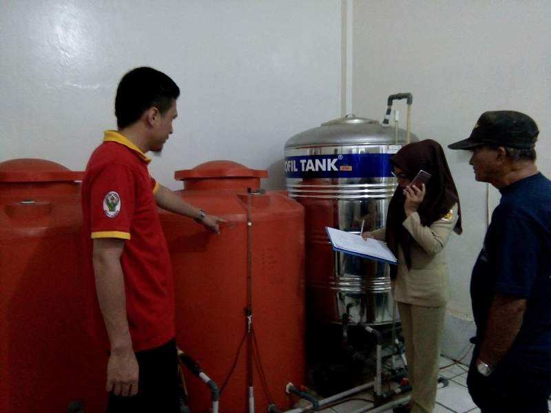 Dinkes Kotamobagu Periksa Kelayakan Depot Air Minum Isi Ulang