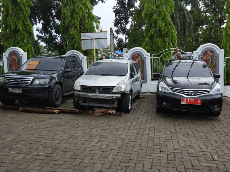 2 Aleg Belum Kembalikan Mobnas