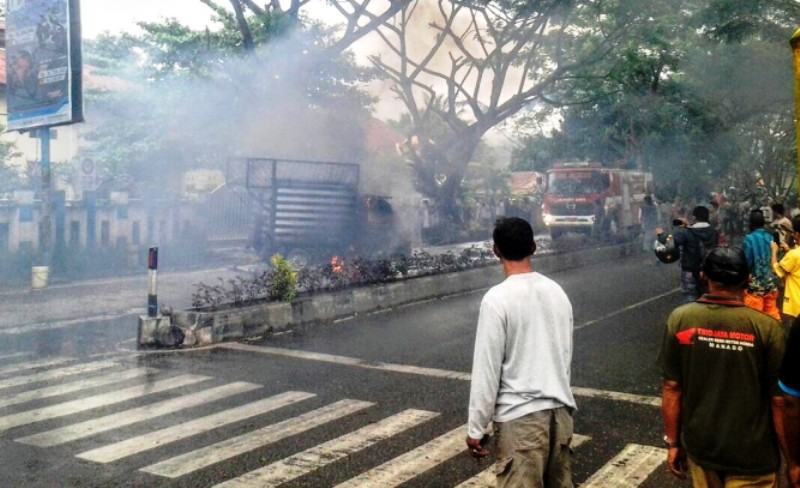 Mobil Pick Up Terbakar di Molinow