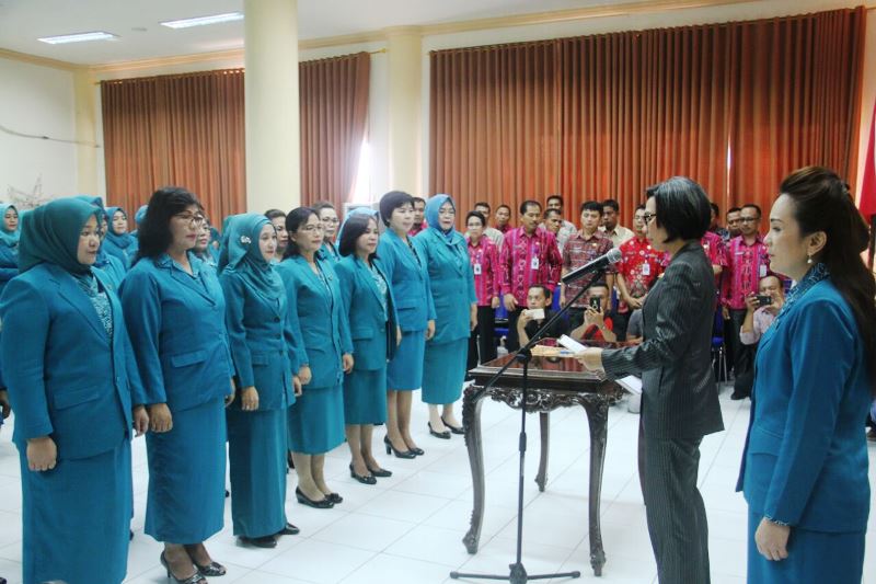 Yasti Lantik 60 Pengurus TP-PKK Kabupaten Bolmong