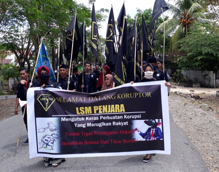 Tak Puas dengan Penanganan Korupsi, LSM Penjara dan PPMIBU Demo Kejari Bolmut