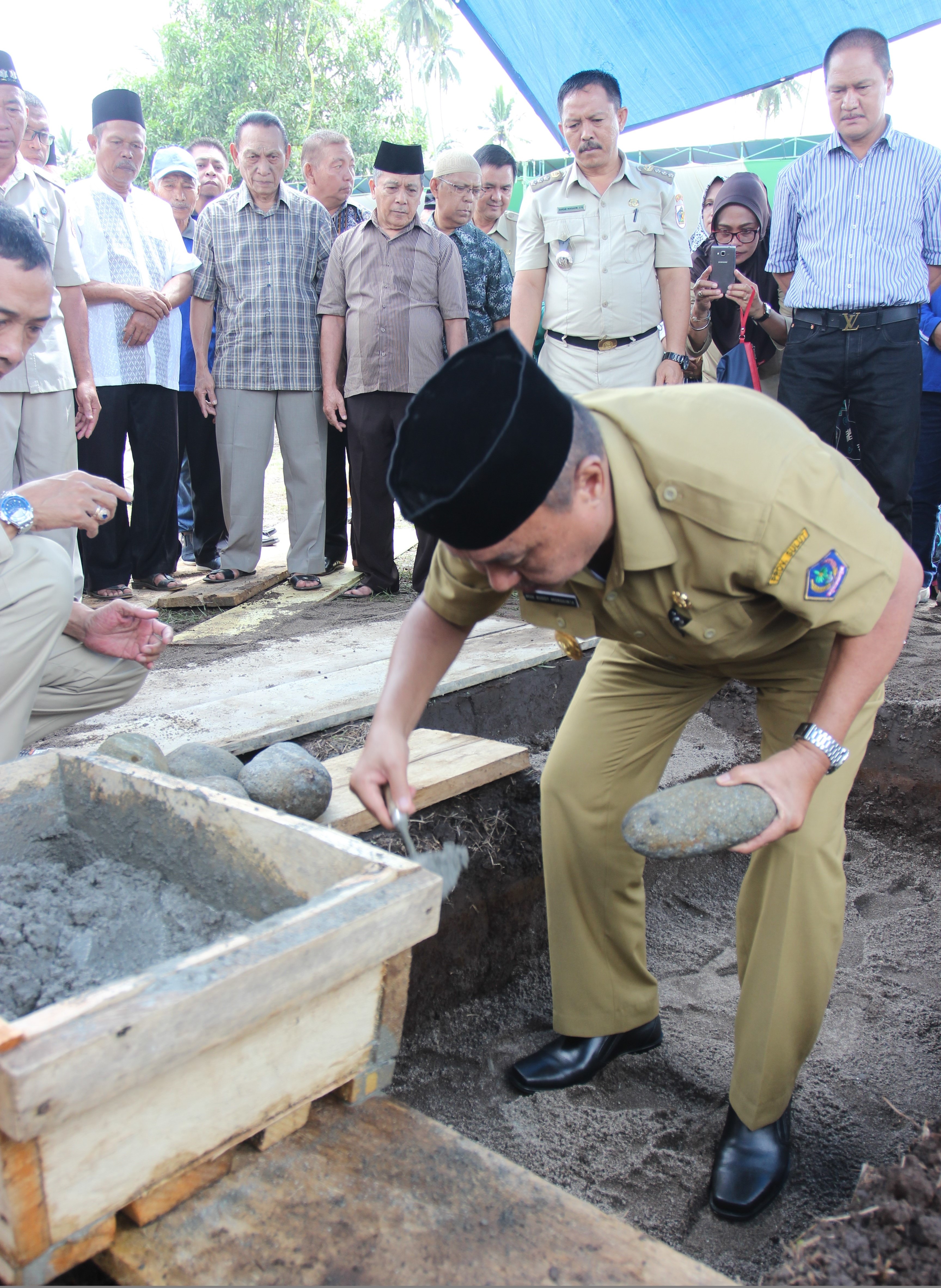 Pjs Wali Kota Kotamobagu Letakkan Batu Pertama Pembangunan Masjid Al-Uswah