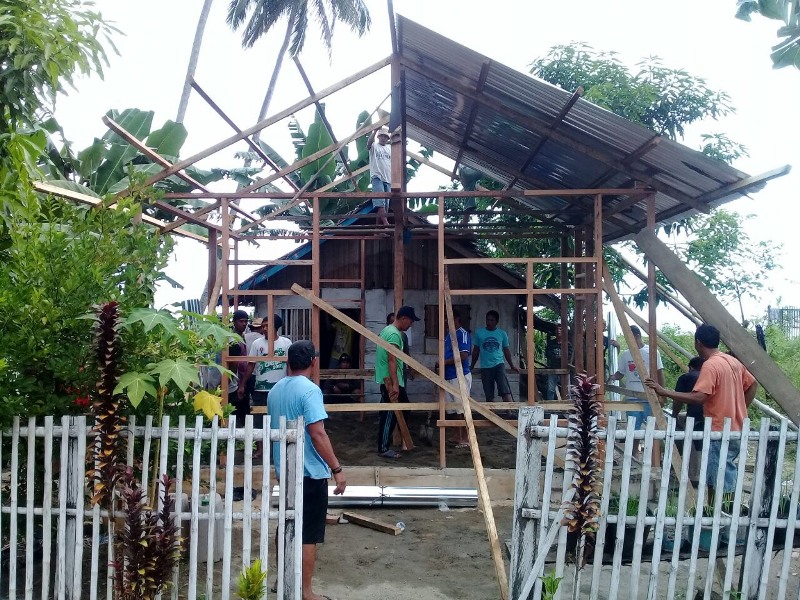 Relawan SKC Bantu Masyarakat Kurang Mampu Membangun RLH