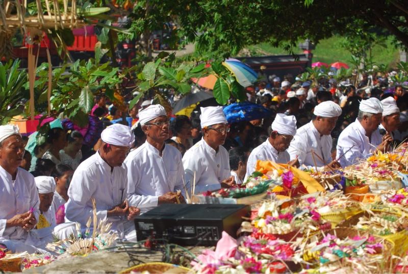 Ribuan Umat Hindu di Bolmong Laksanakan Ritual Malesti