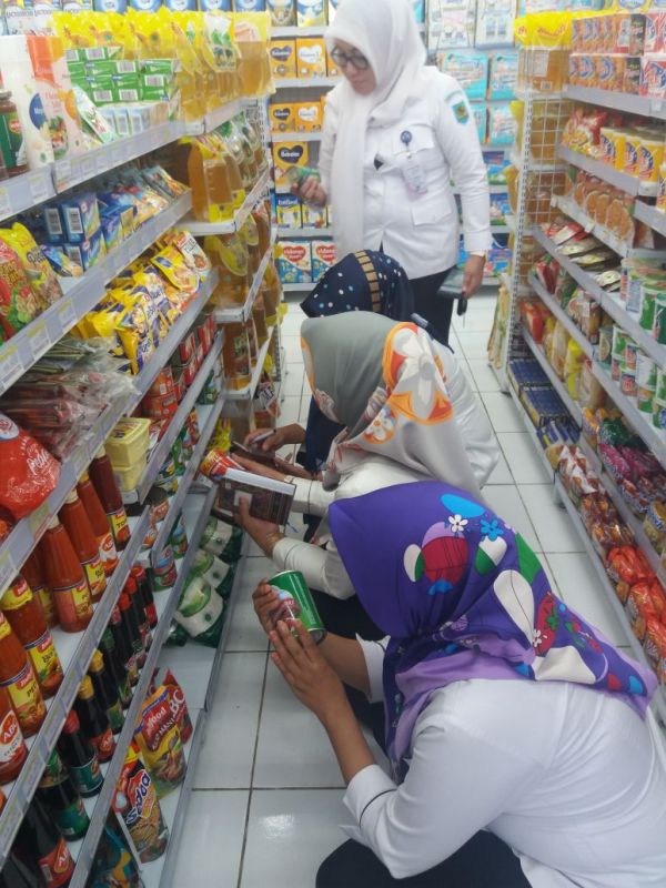 Disperindag-ESDM Temukan Makanan Kaleng Bercacing
