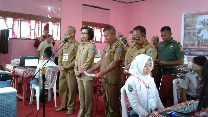 Bupati Buka UNBK di SMA Negeri 1 Bolaang