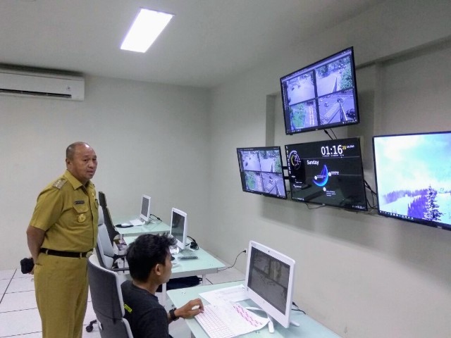 Pjs Wali Kota Kunjungi Data Center dan Command Center