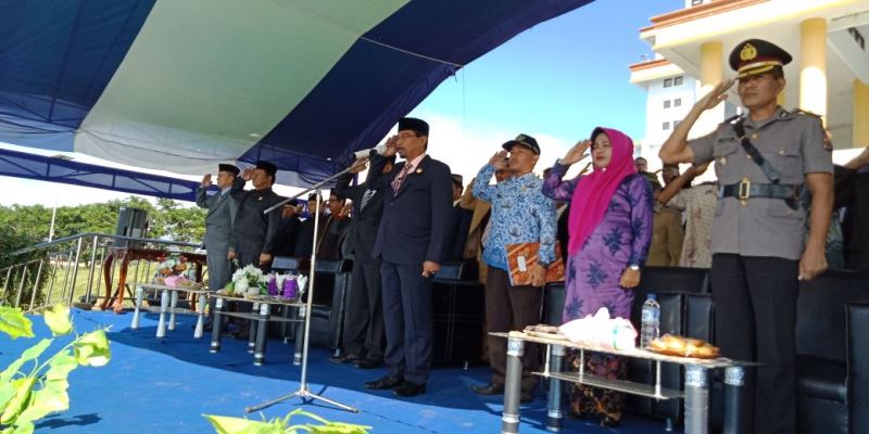 Pimpin Upacara Hardiknas, Sehan Ajak Seluruh Stakeholder untuk Satukan Tegad Menguatkan Pendidikan di Boltim