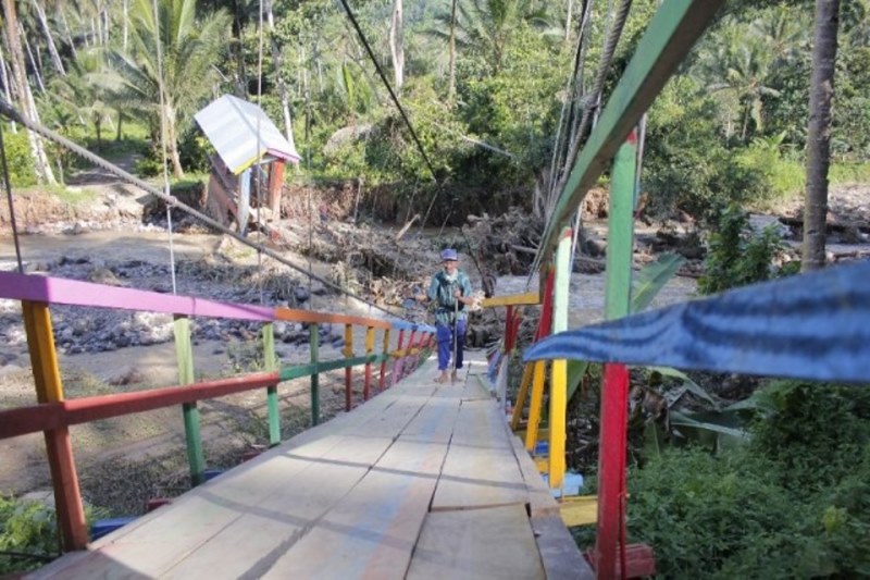 Jembatan Gantung di Desa Kobo Kecil Putus
