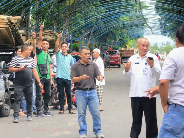 Kanopi Pasar Senggol di Poyowa Kecil Mulai Didirikan