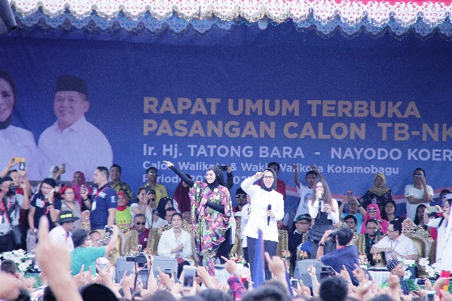 Video Duet Tatong Bara dan Mulan Jameela di Kampanye Akbar TB-NK