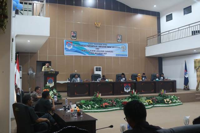 Bupati Boltim Menyerahkan Draf KUA-PPAS Tahun Anggaran 2019