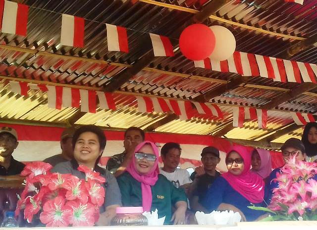 Ketua TP PKK Boltim Hadiri Pembukaan Sepak Bola di Desa Buyandi