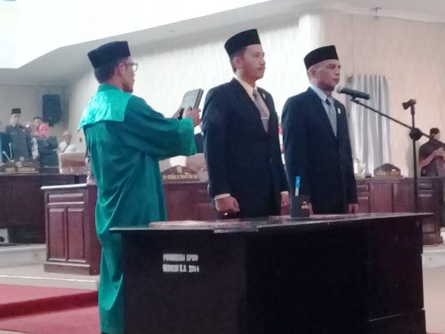 Saiful Ambarak dan Abdul Eba Nani Resmi Dilantik sebagai Pimpinan DPRD Bolmut Sisa Masa Jabatan 2014-2019