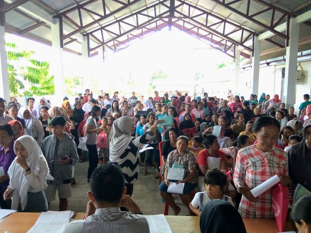 Beasiswa Anak Asuh Mulai Disalurkan, Kantor Kecamatan Diserbu Penerima