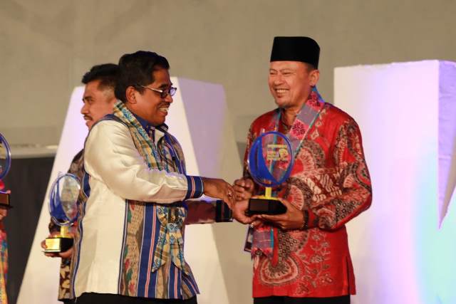Bupati Bolsel Terima Penghargaan KDI Tahun 2018 Kategori Sosial Budaya