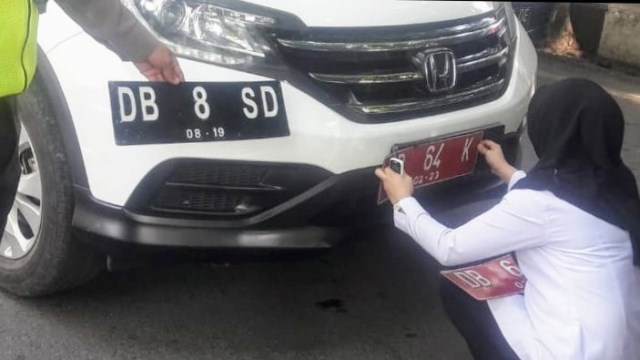 Pengguna Kendis DB 64 K yang diganti Plat Hitam Bakal Diperiksa