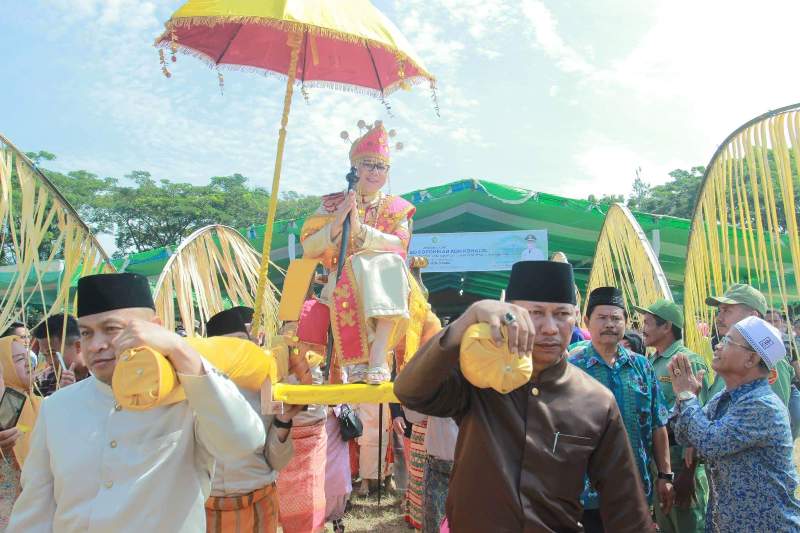 Wali Kota dan Wakil Wali Kota Kotamobagu Diantar ke Rumah Jabatan Melalui Prosesi Adat, Berikut Videonya