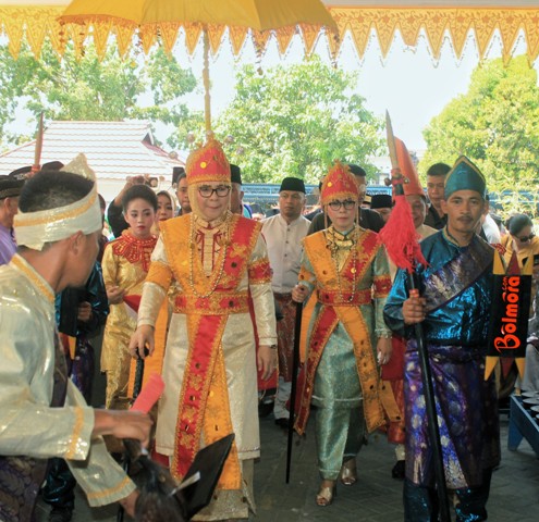 Bupati Bolmong Tampil Menawan Saat Menggunakan Pakaian Adat Putri Kerajaan
