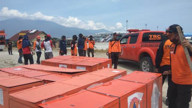 Tim Relawan Pemkab Bolmong Mulai Bertugas di Kota Palu