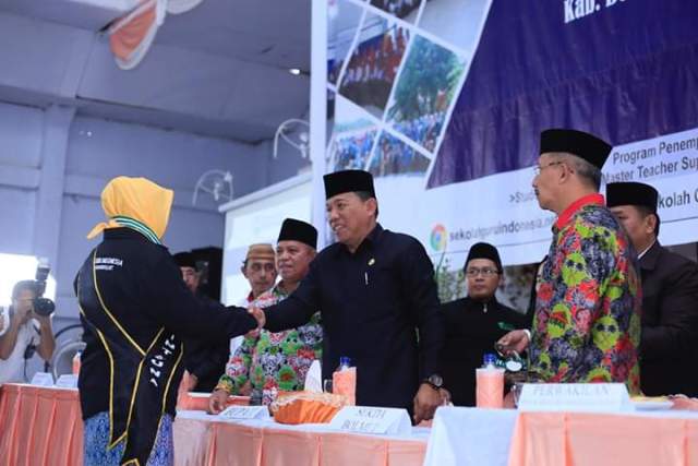 Bupati dan Wabup Bolmut Hadiri Wisuda Akbar SGI