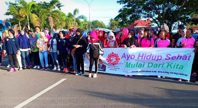 Pemkab Bolmong Menggelar Jalan Sehat untuk Memperingati HKN ke-54