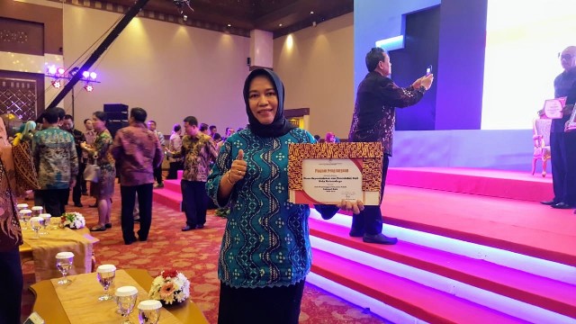 Disdukcapil, Dinas PMPTSP dan RSUD Kota Kotamobagu Terima Penghargaan dari KemenPAN-RB