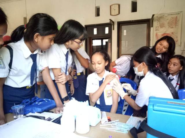 Baru 77,6 %, Dinkes Kota Kotamobagu Terus Lakukan Vaksinasi MR di Sekolah