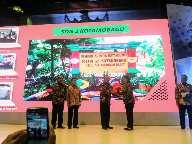 SDN 2 Kotamobagu Terima Penghargaan Adiwiyata Mandiri