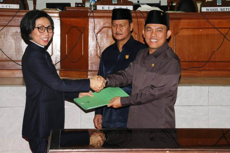 Pemkab dan DPRD Bolmong Sepakat Ranperda APBD Tahun 2019 Menjadi Perda